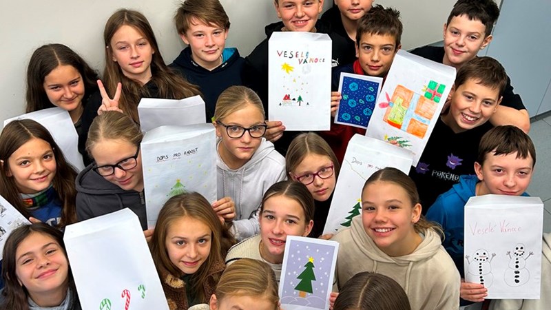Děti ze 6.B odeslaly mezigenerační dopisy pro radost
